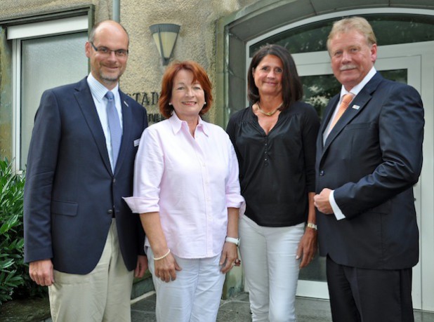 Der Bürgermeister und seine Stellvertreter: Zum informellen Austausch trafen sich (v.l.) Christof Sommer, Helga de Horn, Sabine Pfeffer und Franz Gausemeier (Foto: Stadt Lippstadt).