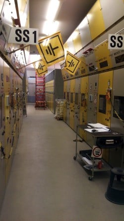 Die Innenansicht der Schaltanlage im Umspannwerk Runtestraﬂe (Foto: SWW).