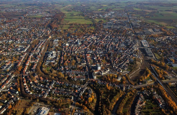 Direkt im Januar 2015 präsentiert sich Lippstadt „von oben“ mit seinem historischen Stadtkern (Foto: Stadt Lippstadt).