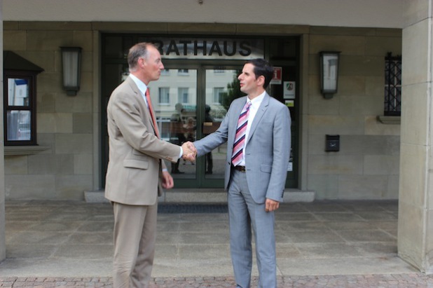 Attendorns Bürgermeister Christian Pospischil und der Bundestagsabgeordnete Dr. Matthias Heider trafen sich zu einem Gespräch im Attendorner Rathaus (Foto: Hansestadt Attendorn).