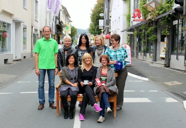 Die Händler der Ennester Straße laden herzlich zu einem Straßen-Frühstück am Samstagvormittag, 6. September 2014, ein (Foto: Hansestadt Attendorn).