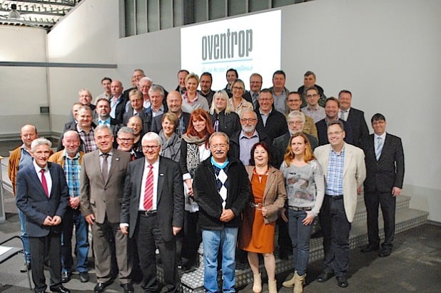 Die Olsberger Ratsmitglieder und Leitungskräfte der Stadtverwaltung diskutierten mit den beiden Oventrop-Geschäftsführern Georg Rump und Wolfgang Fähnrich auch über die künftigen Herausforderungen am Standort Olsberg (Foto: Stadt Olsberg).