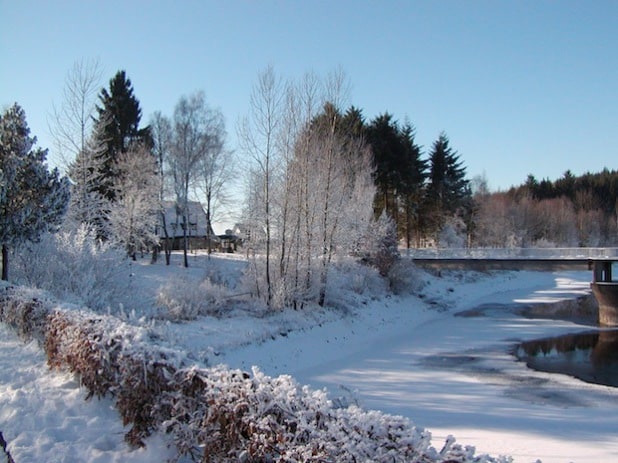 Aussicht auf die Breitenbach-Talsperre im Winter (Foto: Christa Baum)