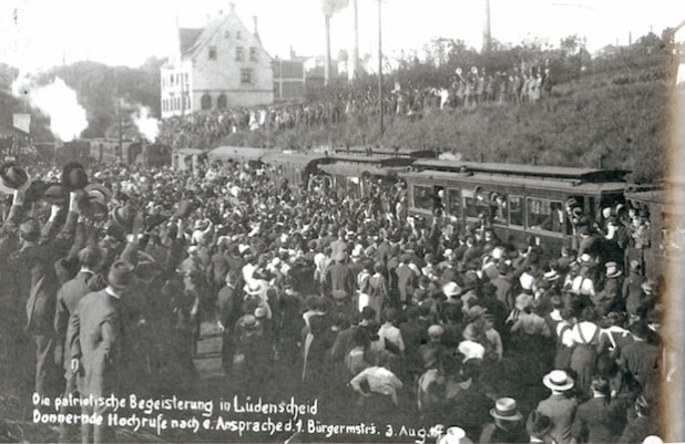 Verabschiedung von Reservisten am Lüdenscheider Bahnhof (Foto: Stadtarchiv Lüdenscheid).