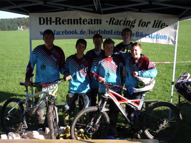 Das Iserlohner Downhill Raceteam „Racing for life“ (Quelle: Stadt Iserlohn)