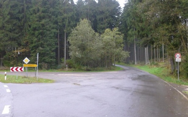 Vom 27. Oktober bis voraussichtlich 14. November 2014 finden auf dem sogenannten „Berlinghauser Weg“ Asphaltarbeiten statt, die zu Sperrungen dieses Verbindungsweges von Attendorn nach Repe führen (Foto: Hansestadt Attendorn).