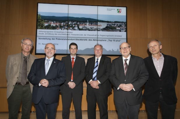 Von links: Ulrich Windau (Bezirksregierung Arnsberg), Regierungspräsident Dr. Gerd Bollermann, Stefan Prott (EnergieAgentur.NRW), Prof. Dr.-Ing. André Niemann (Universität Duisburg-Essen), Umwelt-Abteilungsleiter Bernd Müller (Bezirksregierung Arnsberg) und Edgar Heisler (Bezirksregierung Arnsberg) - Foto: Bezirksregierung Arnsberg.