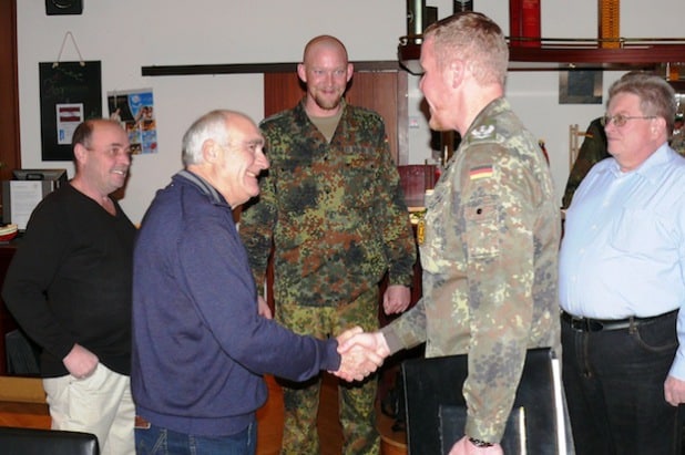 Oberstleutnant Andreas Springer begrüßte mehr als 60 ehemalige Soldaten und Beschäftigte am Luftwaffenstandort Erndtebrück als Gäste (Foto: Alexander Kehle).