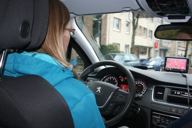 Beim Autofahren gibt es wertvolle Tipps, Sprit zu sparen (Foto: Erkens).