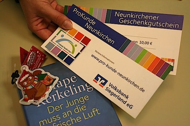 Der ProKunde-Gutschein ist inzwischen zu einem beliebten Geschenk avanciert und wird von manchem Neunkirchener Unternehmen sogar in die vorweihnachtliche Lohntüte gepackt (Foto: Gemeinde Neunkirchen).