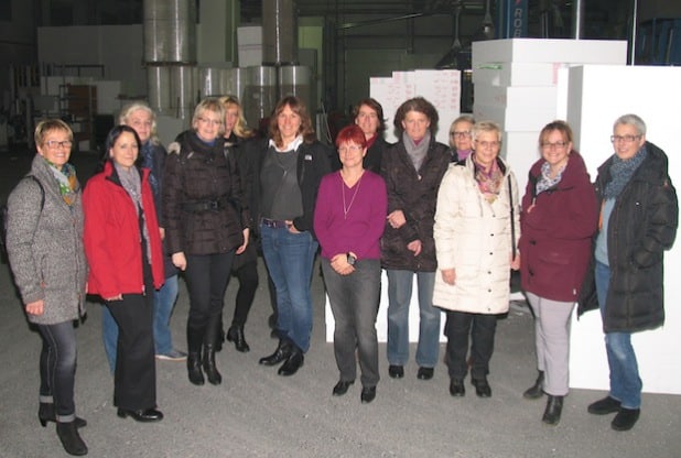 Geschäftsführerin Violetta Wroblewski (7. v.r.) führte die Lippstädter Unternehmerinnen durch das Unternehmen (Foto: Stadt Lippstadt).