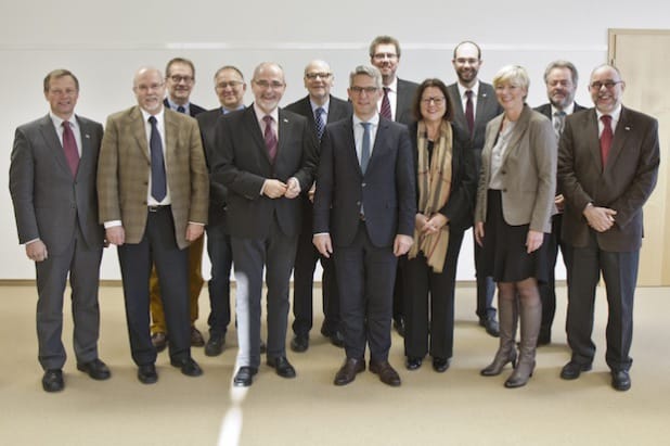 Von links: Volker Milk, Michael Kirchner, Ferdinand Aßhoff, Thomas Grothe, Dr. Gerd Bollermann, Bernd Müller, Erik O. Schulz, Christoph Gerbersmann, Margarita Kaufmann, Sebastian Kopietz, Susanne Blasberg-Bense, Thomas Huyeng und Friedrich-Wilhelm Wagner (Foto: Michael Kaub/Stadt Hagen).