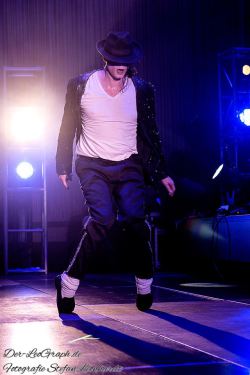 Erleben Sie am 29. November 2014 Sascha Pazdera in der atemberaubenden „Michael Jackson Tribute Show“ in der Stadthalle Attendorn (Foto: Stefan Leonhardt).