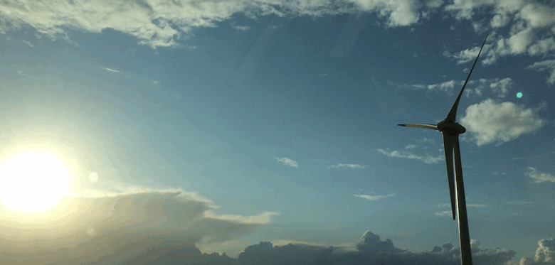 SüWeNa-Archivbild: Wenn es nach SPD, Grüne und CDU geht, dann drehen sich auch im Sauerland bald auf jedem Berg 30-40 Windräder drehen und zahlreiche Waldflächen werden für immer verschwinden.