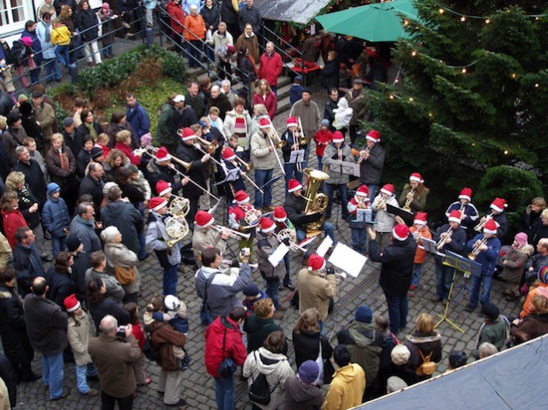 Die Blechbläser der Musikschule Iserlohn beim „Weihnachtlichen Barendorf“ (Foto: Stadt Iserlohn).