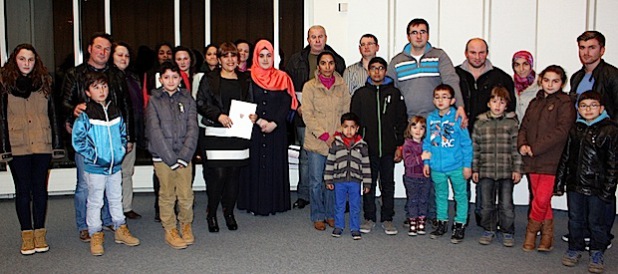 Die 17 neuen deutschen Staatsbürger mit ihren Familien (Foto: Pressestelle HSK).