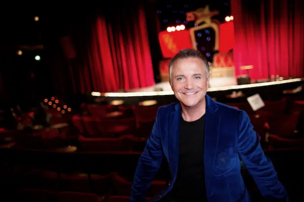 Ein schönes Weihnachtsgeschenk: Jörg Knör, „King of Parodie“, gastiert am 15. März 2015 in der Attendorner Stadthalle (Foto: Hansestadt Attendorn).