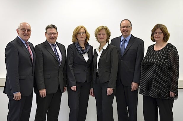 Prorektor Prof. Dr. Erwin Schwab, Kanzler Heinz-Joachim Henkemeier, Prorektorin Prof. Dr. Christine Kohring, Prorektorin Prof. Dr. Marie-Theres Roeckerath-Ries, Rektor Prof. Dr. Claus Schuster und die Gleichstellungsbeauftragte Dagmar Driesen (v.l.n.r.) - Foto: Fachhochschule Südwestfalen.