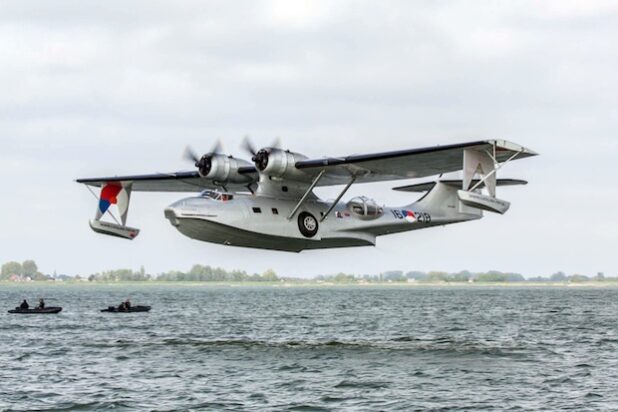 73 Jahre hat der imposante Aqua-Bomber auf den Holmen. Vom Siegerlandlfughafen aus startet er zu Rundflügen (Foto: John Redeker).