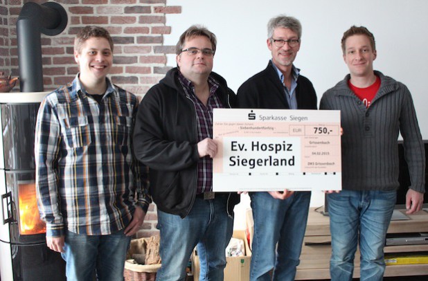 Schlager sei Dank: Der Heimatverein Grissenbach unterstützte das Evangelische Hospiz Siegerland mit 750 Euro (Foto: Diakonie in Südwestfalen gGmbH).