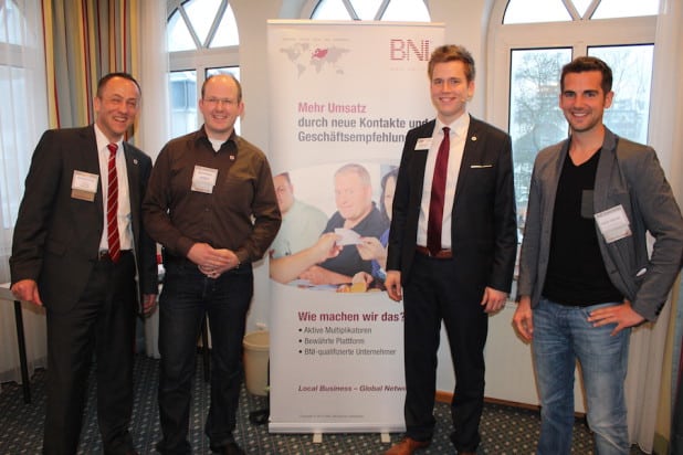 Foto (vlnr): Wolfram Jung (Schatzmeister) - Marco Stamm (Mitgliederkoordinator) - Benedikt Grütz (BNI Regionaldirektor) und Robin Heintze (Chapterdirector) freuten sich über einen erfolgreichen Start beim BNI Olpe.