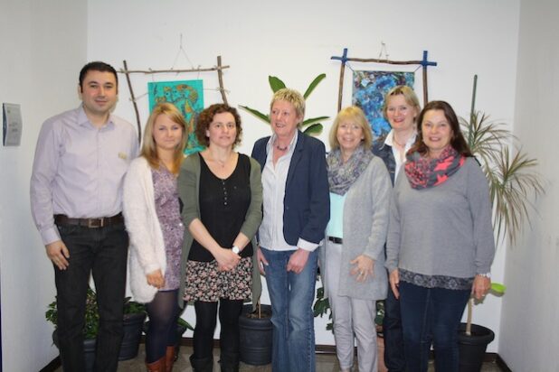 Von links: Ertunc Deniz (kommissarischer Amtsleiter), Nadine Wilms (stationärer Dienst), Petra Kriegel (Pflegekinderdienst), Ewita Mendrzik-Schattner (Teamleitung stationärer Dienst), Elke Winkler-Reschke (Pflegekinderdienst), Petra Brüggemann-Engelke (Pflegekinderdienst) und Gabriele Reith (stationärer Dienst) - Foto: Stadt Hemer