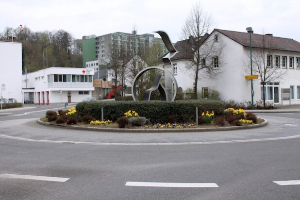 Die Hansestadt Attendorn bietet Betrieben, Vereinen und Privatpersonen,  die Möglichkeit, „ihren Kreisel“ zu gestalten (Foto: Hansestadt Attendorn).