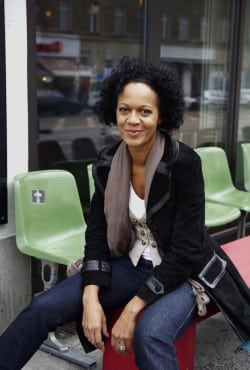 Die afrodeutsche Filmemacherin Mo Asumang kommt im Rahmen der „Internationalen Woche gegen Rassismus“ mit ihrem Film „DIE ARIER“ nach Siegen (Foto: Kreis Siegen-Wittgenstein).