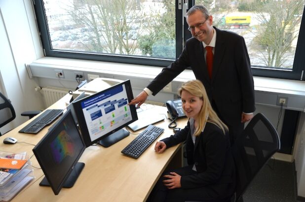 Projektleiter Prof. Dr. Karsten Fleischer und Projektmitarbeiterin Alexandra Kandt forschen an der Fachhochschule Südwestfalen in Hagen derzeit an einer besseren Ermittlung von Produktreifegraden (Foto: Fachhochschule Südwestfalen).