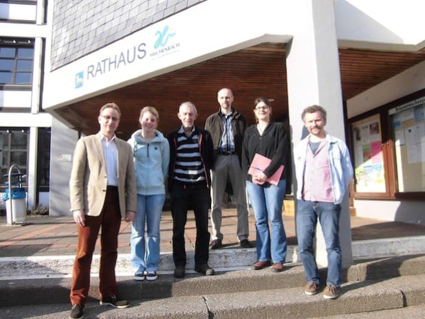 Von links nach rechts: Bürgermeister Hans-Peter Hasenstab, Bianca Vorländer, Erhard Vorländer, Jörg Wolf, Klimaschutzmanagerin Birgit Frerig-Liekhues und Martin Roth (Foto: Stadt Hilchenbach).
