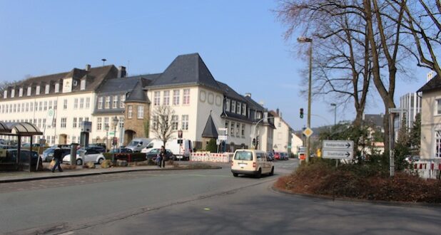 In den anstehenden Osterferien kommt es in Attendorn zu Verkehrsbehinderungen auf der Windhauser Straße im Bereich des Parkplatzes Feuerteich im Einmündungsbereich Westwall/Nordwall (Foto: Hansestadt Attendorn).