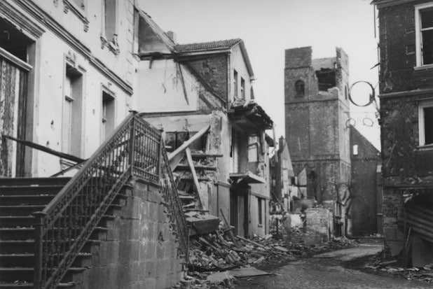 Am 28. März 1945 wurde die Innenstadt von Attendorn durch alliierte Bombenangriffe stark zerstört - Foto: Frey Print + Media GmbH, Attendorn.