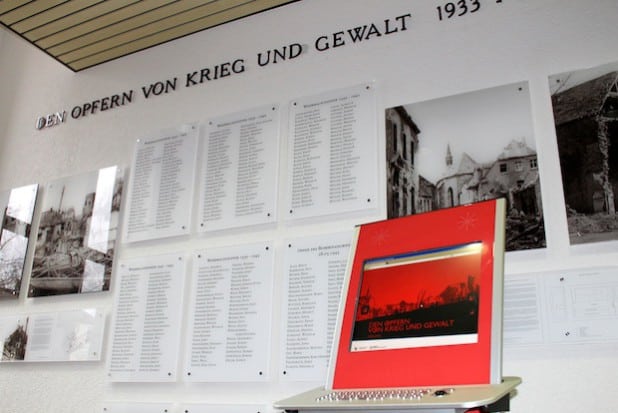 Im Anschluss an die Gedenkfeier am 28. März besteht die Möglichkeit, die Erinnerungsstätte mit der Dokumentation „Opfer von Krieg und Gewalt“ im Foyer des Rathauses zu besichtigen - Foto: Hansestadt Attendorn.