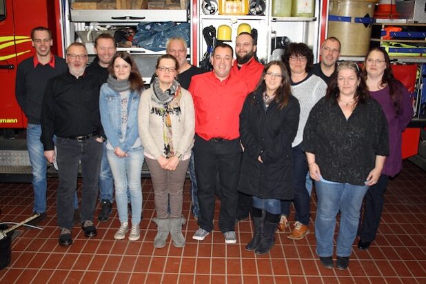 Von links nach rechts: Oliver Sinn, Bernd Thran, Bodo Vogelsang, Tamina Schmiedel, Kerstin Cordt, Achim Wülfrath, Martina Kleinfeld, Sebstian Schmiedel, Sabrina Pomerhans, Astrid Schmiedel, Frank Schmiedel, Stephanie Brand-Haun und Constanze Füge (Quelle: Sebastian Schmiedel/MSF Tornado Kierspe e.V.).