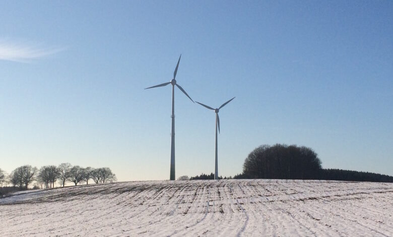 Foto: Vereinzelt gibt es sie schon. In der kleinen Variante. Die nächste Generation ist 200 Meter hoch. Wissen die Bürger, was da auf sie zu kommt? Darum geht es beim Bürgertreff Windenergie.