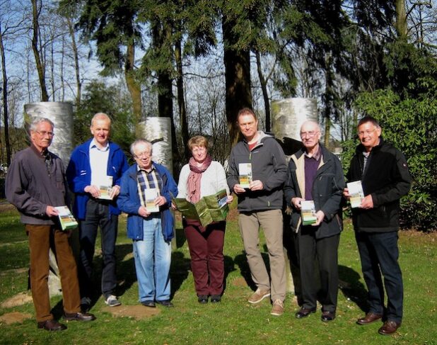 Das Foto zeigt von links nach rechts: Wilfried Neudeck (SGV Fellinghausen), Helmut Fick (SGV Krombach), Günter Poser (SGV Littfeld), Doris Schumacher (SGV Littfeld), Michael Häusig (Stadt Kreuztal), Eckhardt Dippel (SGV Ferndorf-Kreuztal) und Lother Schneider (SGV Buschhütten) - Foto: Stadt Kreuztal.