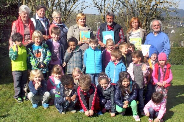 Zum „Tag des Buches“ waren die Lesepaten zu Gast im Städtischen Familienzentrum Olsberg (Foto: Stadt Olsberg).