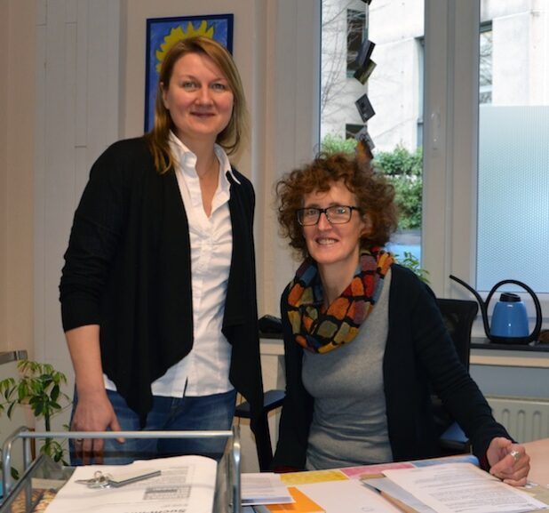 Gabi Weißkirchen und Anne-Kristin Hitzschke (links) sind die Ansprechpartnerinnen der Suchtberatung Menden - Foto: Diakonie Mark-Ruhr gemeinnützige GmbH