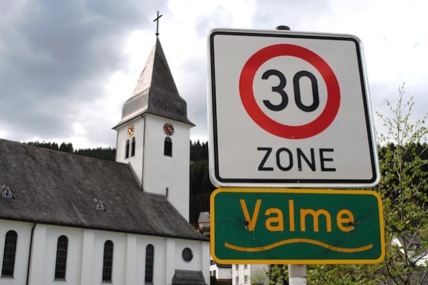 In der Schul- sowie in der Glück-auf-Straße in Ramsbeck gilt jetzt eine durchgängige Tempo-30-Zone (Foto: Gemeinde Bestwig).