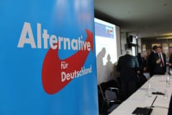 AfD Parteitag Siegen: Kommt des zur Spaltung der Partei? Landessprecher und Europaabgeordneter Marcus Pretzell muss beweisen, dass er "seinen Laden" zusammen halten kann und die Spaltung der Partei nicht noch mehr vorantreibt.