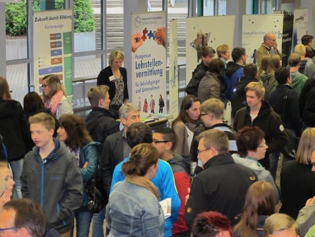 Groß war das Interesse bei der Berufs- und Ausbildungsbörse im vergangenen Jahr (Foto: Realschule Olsberg).