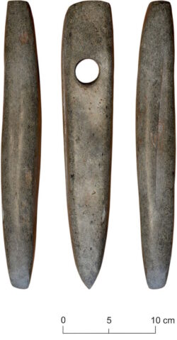 Auch diese steinzeitliche Dechsel wurde bei den Ausgrabungen entdeckt (Foto: LWL/Kempken)