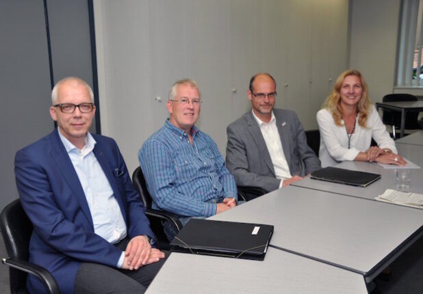  Helmut Bauer, kaufmännischer Direktor der LWL-Kliniken im Kreis Soest, Ortsvorsteher Antonius Schütte, Bürgermeister Christof Sommer und Kämmerin Karin Rodeheger stellten die Pläne für die Unterbringung von Flüchtlingen in Eickelborn vor (Foto: Stadt Lippstadt).