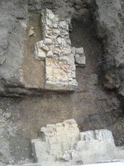 Diese Reste von mittelalerlichen Mauer-Befunden sind in Werl zum Vorschein gekommen (Foto: LWL/Klostermann).