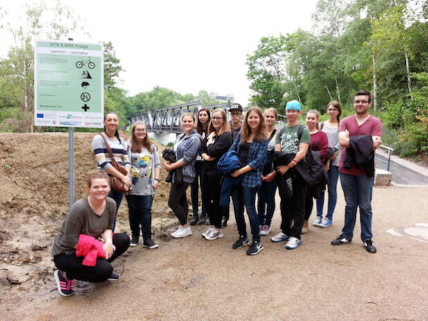 Bundesfreiwillige besuchten den „Bike Park Letmathe“ (Foto: Stadt Iserlohn).