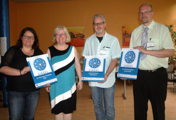 Bei der Auszeichnungsfeier in Münster (von links nach rechts): Marion Kriebel (St.-Martinus-Hospital), Dr. Bettina Adams, Stefan Lorenz (Helios-Klinik) und Frank Schäfer (St.-Josefs-Hospital) - Foto: Privat.