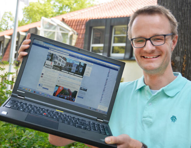 Die ersten 1000 Likes für den Kreis Soest auf Facebook sind erreicht. Mathias Keller aus der Pressestelle der Kreisverwaltung freut sich über jeden weiteren "Gefällt mir"-Klick (Foto: Kreis Soest).