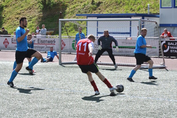 Auch viele Teams der Abgesetzten Technischen Züge, wie hier der AbgTZg 242 Auenhausen und der AbgTZg 246 Erbeskopf, nahmen am „Dünsch-Cup“ in Erndtebrück teil (Foto: Daniel Heinen).