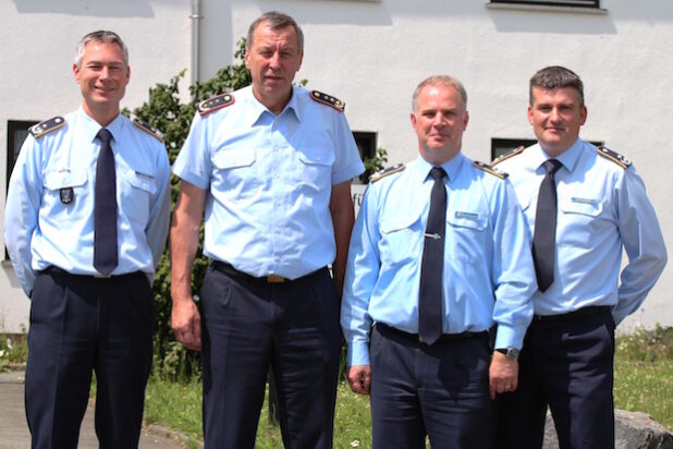 Generalleutnant Joachim Wundrak (2.v.l.) besuchte kürzlich den Einsatzführungsbereich 2 in Erndtebrück (Foto: Daniel Heinen).