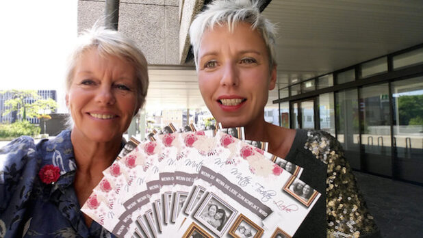 Bettina Reimertz von der städtischen Gleichstellungsstelle (r.) lädt gemeinsam mit Heilpraktikerin Sabine Plücker zum „Mutter-Tochter-Workshop“ ein (Foto: Stadt Iserlohn).